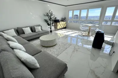 Coin salon dans l'établissement Nice Apartment with amazing view of Paris + Parking