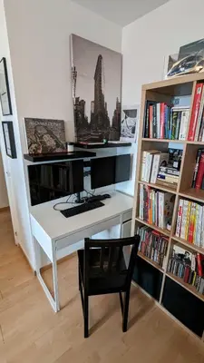 Bibliothèque dans l'appartement