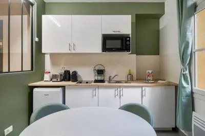 Cuisine ou kitchenette dans l'établissement Studio 4pers with Terrace#La Sorbonne#Panthéon