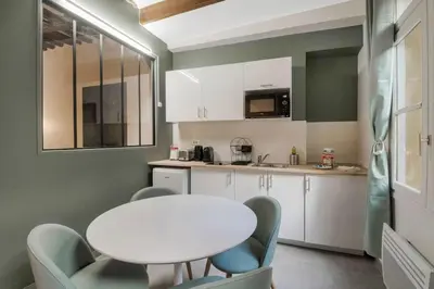 Cuisine ou kitchenette dans l'établissement Studio 4pers with Terrace#La Sorbonne#Panthéon