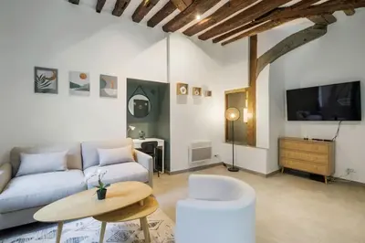 Télévision ou salle de divertissement dans l'établissement Studio 4pers with Terrace#La Sorbonne#Panthéon