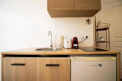 Cuisine ou kitchenette dans l'établissement Studio 2 personnes proche Gare du Nord