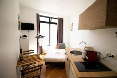 Cuisine ou kitchenette dans l'établissement Studio 2 personnes proche Gare du Nord