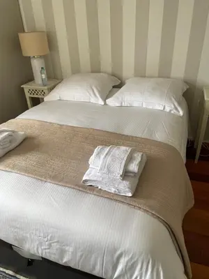 Un ou plusieurs lits dans un hébergement de l'établissement Chambre chez l'habitant avec Salle de bain à partager - homestay