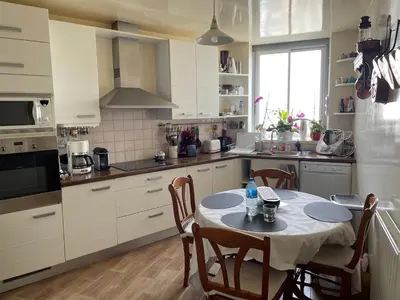 Cuisine ou kitchenette dans l'établissement Chambre chez l'habitant avec Salle de bain à partager - homestay