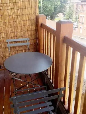 Balcon ou terrasse dans l'établissement Appartement Charme petite terrasse à 400m de Paris
