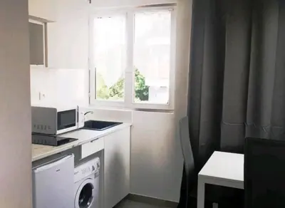 Cuisine ou kitchenette dans l'établissement Appartement Charme petite terrasse à 400m de Paris