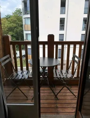 Balcon ou terrasse dans l'établissement Appartement Charme petite terrasse à 400m de Paris