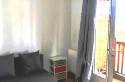 Coin salon dans l'établissement Appartement Charme petite terrasse à 400m de Paris
