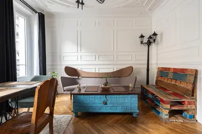 Coin salon dans l'établissement Au marche aux puces de saint ouen