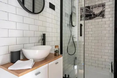 Salle de bains dans l'établissement Au marche aux puces de saint ouen