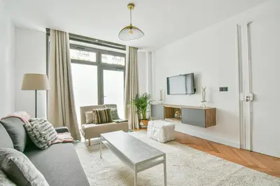 Télévision ou salle de divertissement dans l'établissement Duplex à Paris Saint-Ambroise