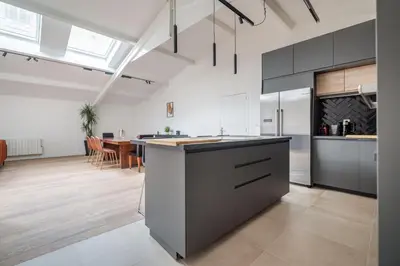 Cuisine ou kitchenette dans l'établissement Chaleureux appartement pour 6pers #4