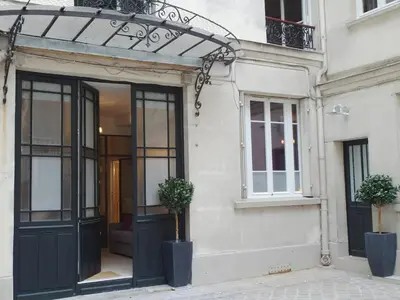 Façade ou entrée de l'établissement Saint germain cosy