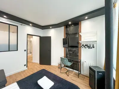 Télévision ou salle de divertissement dans l'établissement Urban Flat 173 - Charming Flat Atelier Gaite Montparnasse