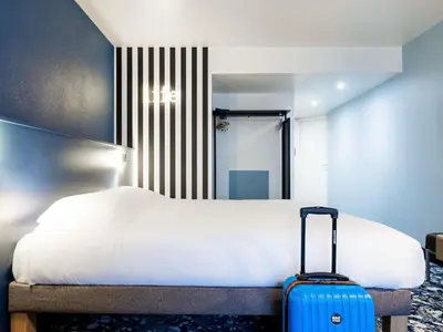 Un ou plusieurs lits dans un hébergement de l'établissement greet Hotel Paris 13 Porte d'Italie