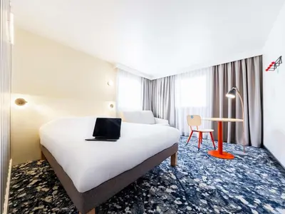 Un ou plusieurs lits dans un hébergement de l'établissement greet Hotel Paris 13 Porte d'Italie