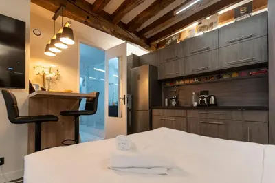 Cuisine ou kitchenette dans l'établissement Saint-Germain Notre-Dame, rue des Anglais