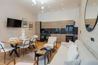 Télévision ou salle de divertissement dans l'établissement Apartment Center of Paris by Studio prestige