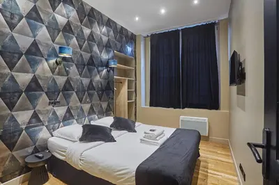 Un ou plusieurs lits dans un hébergement de l'établissement Apartment Center of Paris by Studio prestige