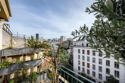 Vue générale sur Paris ou vue de la ville depuis l'appartement