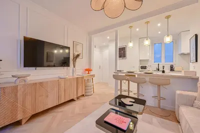 Cuisine ou kitchenette dans l'établissement Suite Eiffel- Perfect location