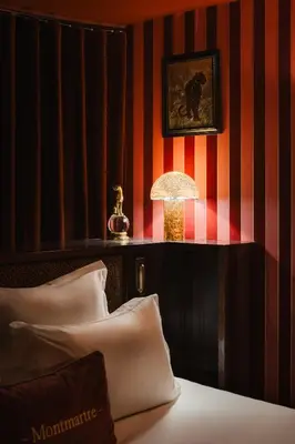 Un ou plusieurs lits dans un hébergement de l'établissement La Bohème Montmartre - Studios & Apartments de luxe au Sacré Coeur