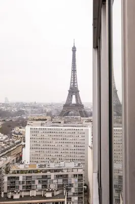 Vue générale sur Paris ou vue de la ville depuis l'appartement