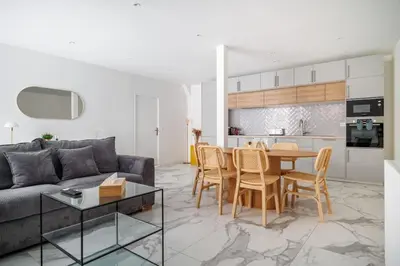 Cuisine ou kitchenette dans l'établissement Beautiful flat for 6 people #6