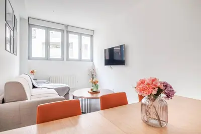 Télévision ou salle de divertissement dans l'établissement Cosy flat for 6 people #2