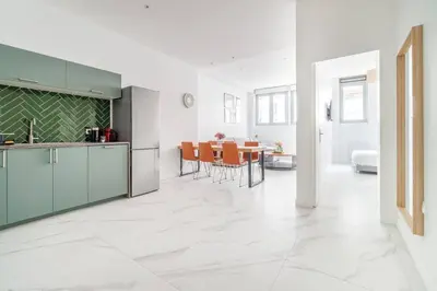 Cuisine ou kitchenette dans l'établissement Cosy flat for 6 people #2