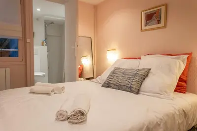 Un ou plusieurs lits dans un hébergement de l'établissement Charmant duplex historique Cœur Marais