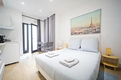 Un ou plusieurs lits dans un hébergement de l'établissement LOVELY PARISIAN APARTMENT