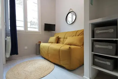 Coin salon dans l'établissement Stay in the Heart of Paris