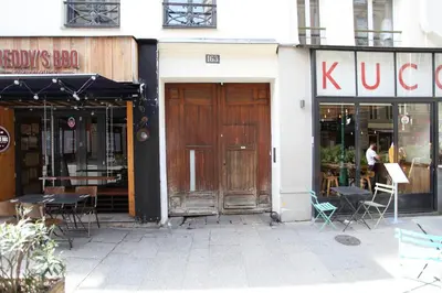 Restaurant ou autre lieu de restauration dans l'établissement Stay in the Heart of Paris