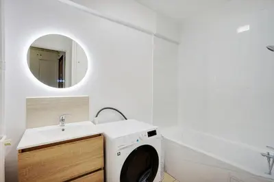 Salle de bains dans l'établissement Appartement refait à neuf - Paris