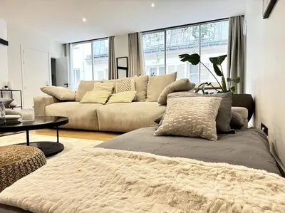 Coin salon dans l'établissement Acogedor apartamento en el centro de París.