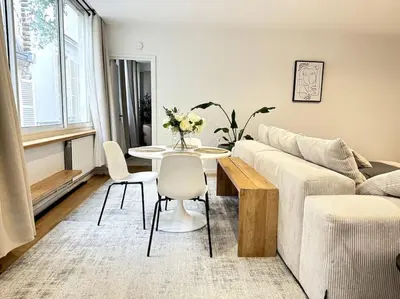 Coin salon dans l'établissement Acogedor apartamento en el centro de París.