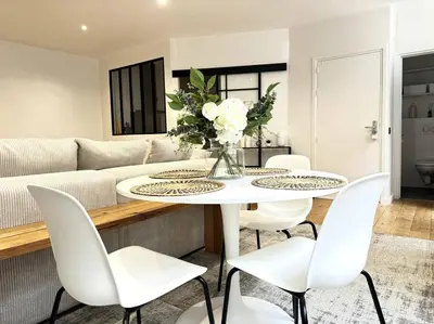 Coin salon dans l'établissement Acogedor apartamento en el centro de París.
