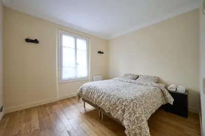 Un ou plusieurs lits dans un hébergement de l'établissement Le Refuge Parisien