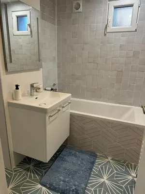 Salle de bains dans l'établissement Dream House Paris 5 chambres proche M7et M14