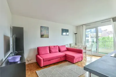 Coin salon dans l'établissement Lovely 1 BR Flat with balcony near metro line 10
