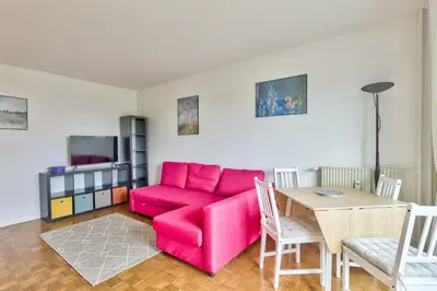 Coin salon dans l'établissement Lovely 1 BR Flat with balcony near metro line 10