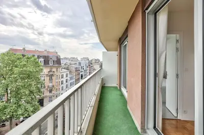 Balcon ou terrasse dans l'établissement Lovely 1 BR Flat with balcony near metro line 10