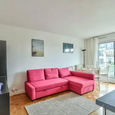 Lovely 1 BR Flat with balcony near metro line 10