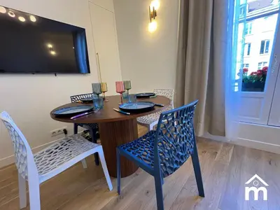 Télévision ou salle de divertissement dans l'établissement Paris Marais Saint Paul by Melvane