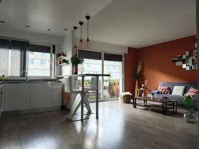 Cuisine ou kitchenette dans l'établissement Au jardin suspendu