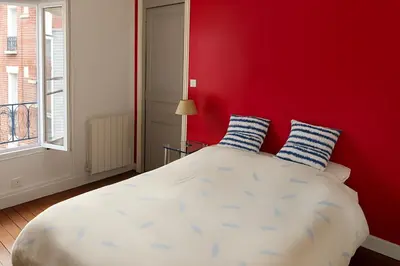 Plan de l'établissement Sunny Serenity: 2-room Charm in Boulogne