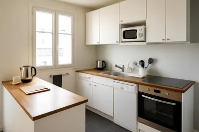 Plan de l'établissement Sunny Serenity: 2-room Charm in Boulogne