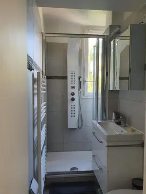 Salle de bains dans l'établissement Chambre privée dans magnifique appartement calme
